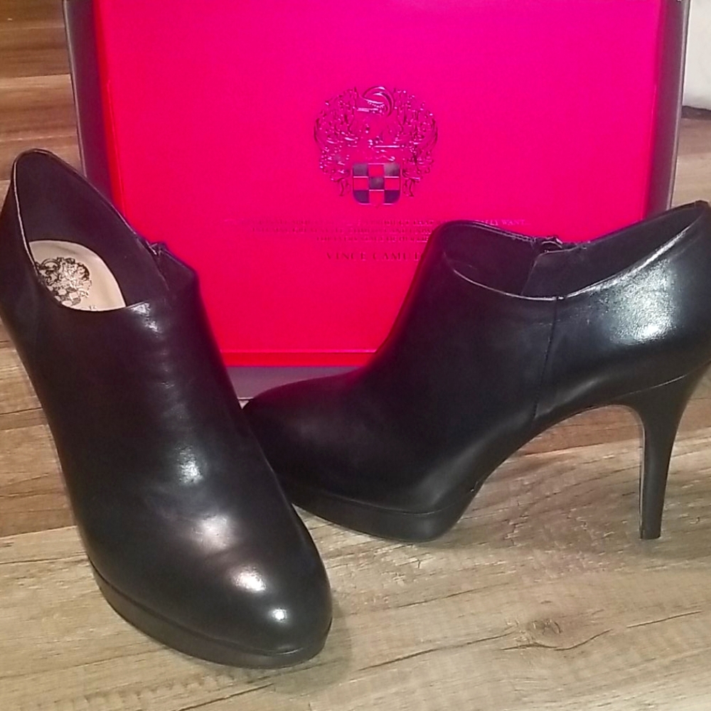 Vince Camuto BLACK NAPPA LEATHER BOOTS